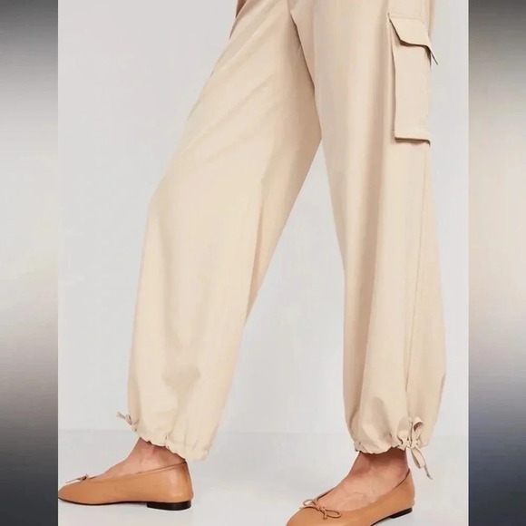 Old Navy Pants - Old Navy High Waisted Cargo Pants Strehtech fit